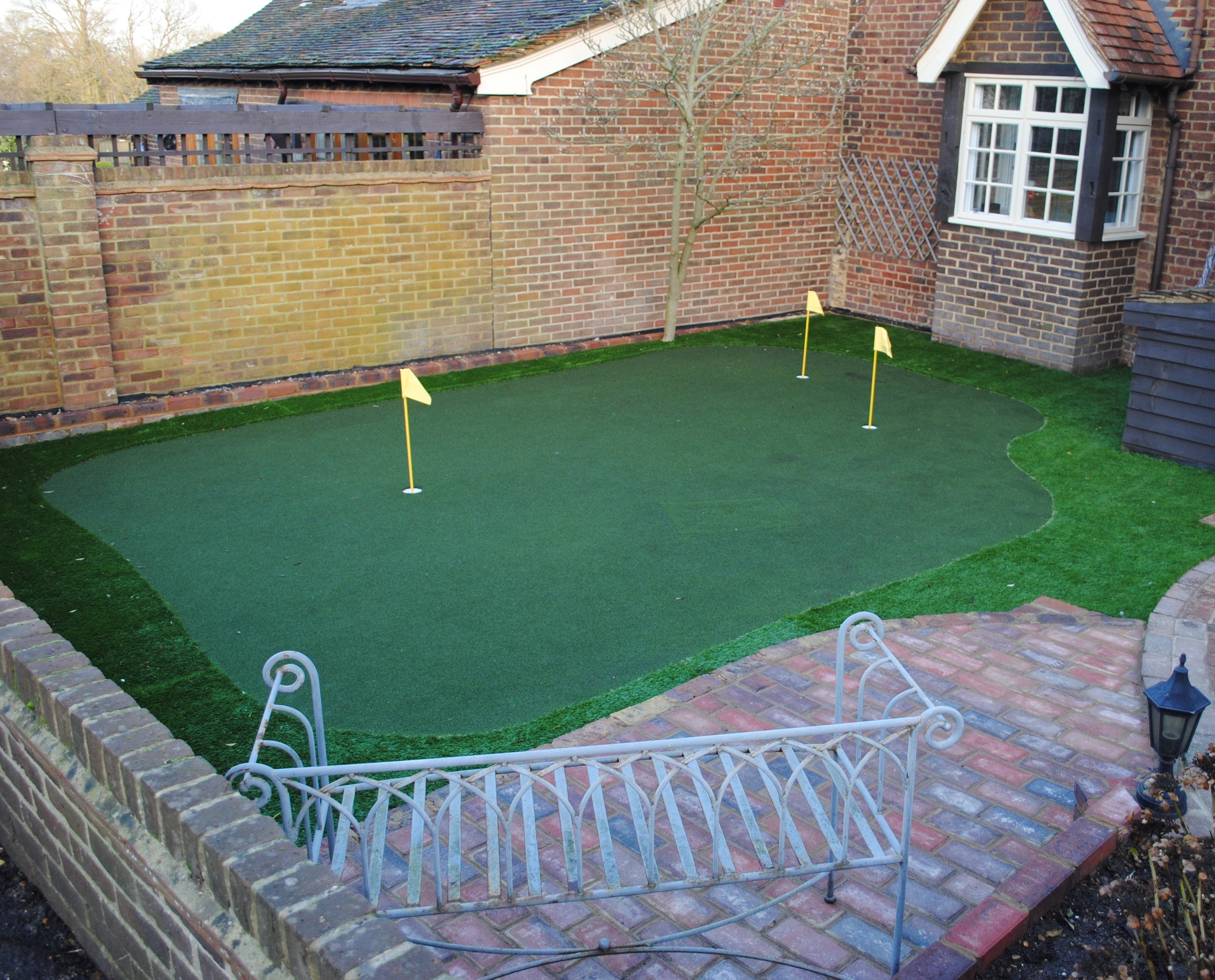 Simon-Holmes-Huxley-Golf-Green-at-Home-1.jpg#asset:2398